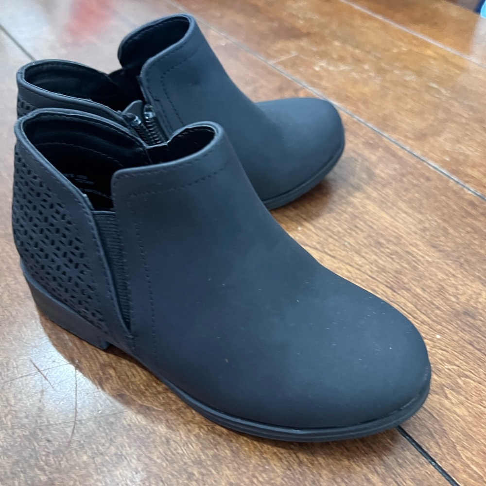 Girls shoes
